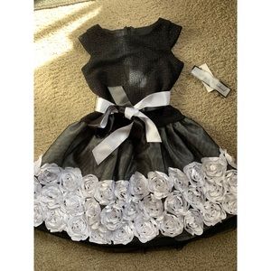 Kids White flowers/ black dress